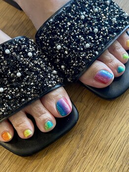 アウリン(AURYN)の写真/足元の夏仕様、アートで楽しもう！