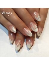 シャイニング ジェイ(Shining J)/白を使ったネイル
