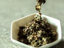 ヨモ(YOMO)の雰囲気（《他ハーブとのブレンドは無し》質にこだわった純度100%のよもぎ）