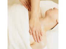 プラン ドゥ ボーテ(Plein de beaute)/デコルテ　丁寧に流していきます