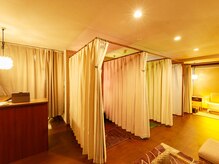 結座 ロータスバリ(Yuiza Lotus Bali)の雰囲気（よもぎ蒸しは各ブースに分かれています）