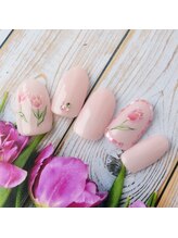 ラ カゼッタ(La casetta)/手描きチューリップシェルネイル