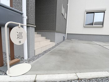 メグル(巡meguru)/目印は小さな看板◎ポスト前に有