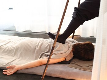 癒優の写真/【慢性的なコリに】当サロンの揉みほぐしは施術者が手と足を使い、丁寧にご対応○日々の疲れを解消！