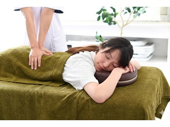 ナミ(nami)の写真/平日に来店するとお得になる！もみほぐしで疲れたお体を定期的に癒す至福のひととき