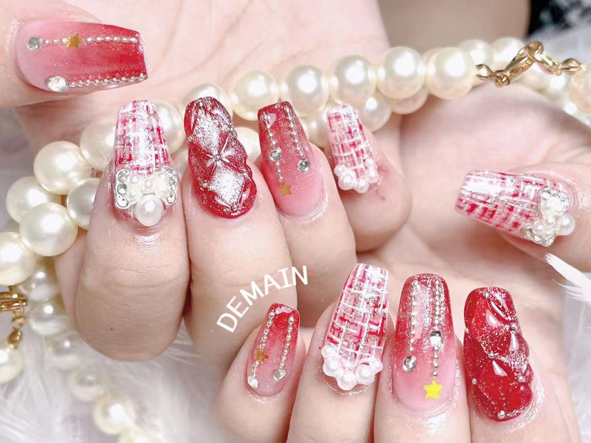 2025年-2026年冬トレンド】レッド ツイードのネイルデザイン集｜人気順