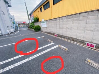 バランスカイロ マーノ/駐車場(店舗裏)