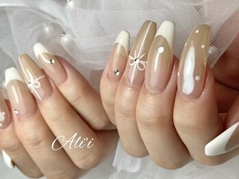 アリィ 国立店(Ali'i)/ベージュ×ホワイト