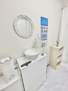 ホワイトニングショップ 秋田店/【白を基調とした店内です♪】