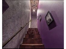ルシェール/2Fサロンへの階段