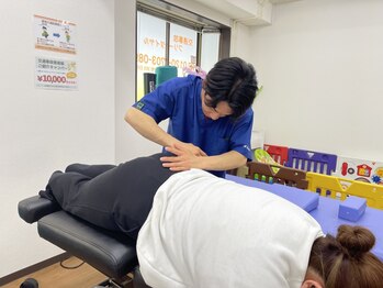 健笑堂整骨院 春日院の写真/熟練の施術者による猫背矯正・姿勢矯正で体の歪み徹底改善◎大分希少の股関節矯正（KS矯正）も大人気☆