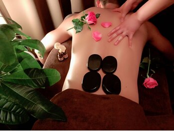 コンフュースニ(Confuciusni)/ホットストーン施術☆