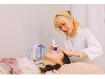 アネラ(ANERA)の写真/【ANERAハイドロ毛穴洗浄¥4900】毛穴ごっそり大洗浄！艶やかな毛穴レス陶器肌に♪凸凹・赤ニキビもケア！