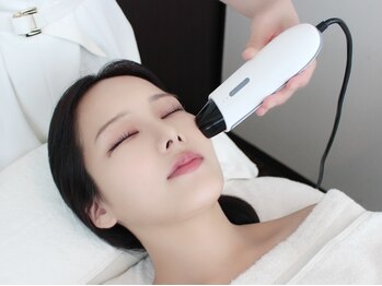 アールアンドビューティー(R&Beauty)の写真/≪衰えた表情筋を引き上げリフトアップ≫表情がイキイキと甦る！EMSでたるみケア！スッキリとした横顔へ♪