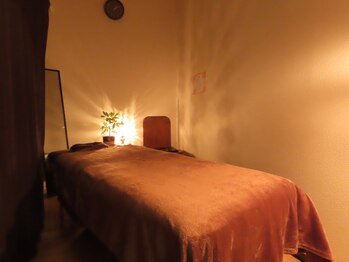 西野6条はり灸整骨院の写真/駐車場有♪鍼灸師×ベテランエステティシャンが施術する極上の癒し 鍼施術をプラスして根本から改善！