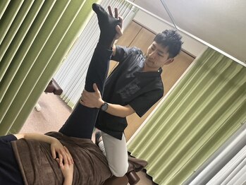 ヒカリカイロプラクティック 恵比寿院/【施術風景】ストレッチ