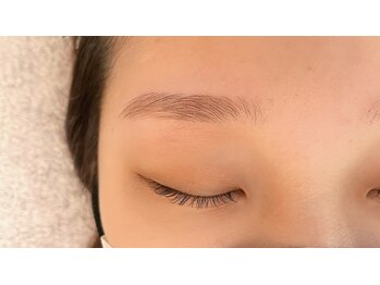 ダフネ(DAFNE)/眉カラーで自眉毛柔らかさUP