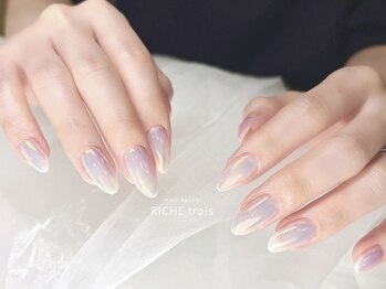 リッシュ トロワ(RICHE trois)/春オーロラネイル