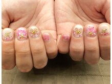 プラハネイル(+HER 美甲)/ハートくり抜き×シェル