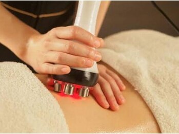 キレイデサロン 関内店(Kirei de Salon)の写真/【あたため×ほぐし】で効率的に脂肪を燃焼★最新のマシンで理想のボディへと導きます◎