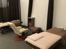 ベルエポックプラス イオン新潟青山店(Bell Epoc)の雰囲気（店内はオープンスペースと個室に分かれています。）