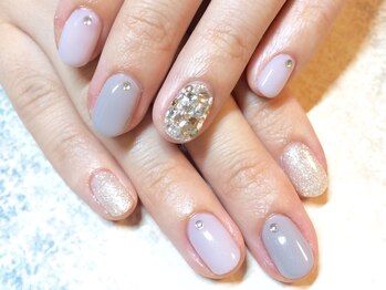 【しきつめ大人ビジューネイル】