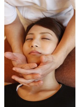 ユニバーサル(UNIVERSAL)/美容整骨矯正