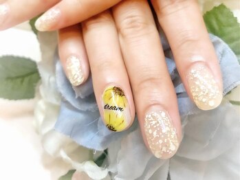 ブリエカドー(Briller Cadeau)/ひまわりネイル