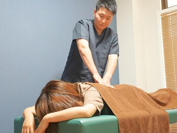 越谷ヘルム鍼灸整体院(越谷HELM鍼灸整体院)の写真/【整体初回¥4980】腰痛は、腰だけ揉んでも良くなりません×専門家がセルフケアまでしっかりサポート◎