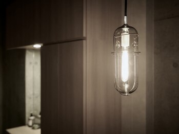 スイウ 中目黒店(SUiU)/静寂とほのかな灯りの空間