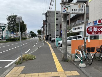 南郷通整骨院ナンナナ(南郷通整骨院nannana)/2番出口を出て右手に進みます