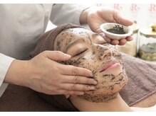 ヘルバ(HERBA)の雰囲気（【毛穴レス美肌へ】話題のハーブピーリングREVI・エルモサ導入）