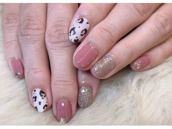 ネイルアイルーム トテ(tote.)/ ガーリーレオパ