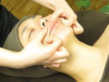 ピュアボディ(Pure Body)の写真/二重顎・たるみ改善♪【顎下脂肪冷却★60分￥4950】裏切らない結果にリピーター続出！小顔効果を実感◎