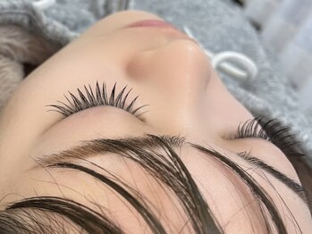 サン(SUN)の写真/まつ毛のお悩みは人それぞれ。目の形やまつ毛の状態に合わせて、1本1本丁寧に装着していきます☆