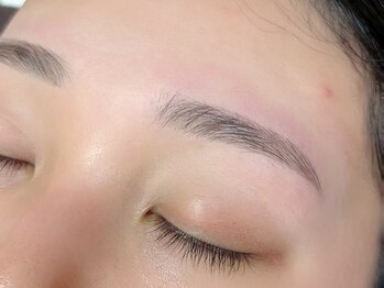 ビューステージ アイブロウサロン 岐阜 【眉毛専門店】/自然平行眉