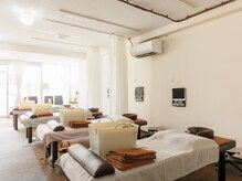 ほぐしぇる 洋光台駅前店の雰囲気（明るく開放的な店内で、気軽にリフレッシュ。）