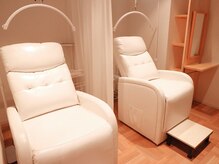 ゆったりのリクライニングチェア◎メイクブースもご利用ください