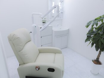 ホワイトニングサロン 京都烏丸店の写真/【烏丸駅徒歩1分】駅近で通いやすい☆歯の黄ばみや口臭が気になる方に◎お仕事帰りや隙間時間にお気軽に♪