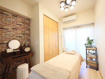 鍼灸irodori南森町  【肩こり/腰痛/眼精疲労/オイルマッサージ/美容鍼】/完全個室のプライベート空間