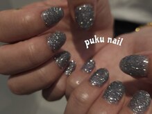 プクネイル(puku nail)の雰囲気(指先にきらめきを添えるフラッシュネイル。)