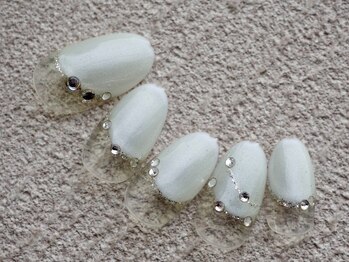 きらめきを添えたシアーホワイト