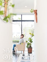 サラ オリエンテ/日差しが差し込むゆったりロビー