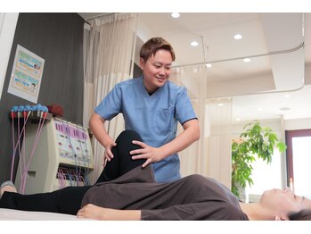 オカモト鍼灸整骨院/骨盤矯正/肩甲骨/猫背&姿勢矯正