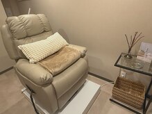 ジェノール 2nd beauty studio 姫路駅前店(JNOEL)の雰囲気（ふわふわリクライニングチェアで、まつげケアも癒しのひとときに）