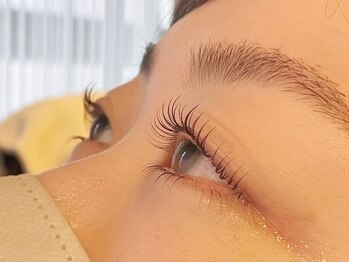 アイラッシュサロンラコタ 池袋東口店(RACOTA)の写真/《自然なのにボリュームのあるパッチリな目元に♪》上下マツパで目の縦幅UP！！下マツエクもやってます！