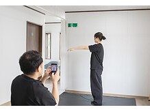 みなも接骨院の雰囲気（お客様の動作をAIを用いて解析し、原因を特定）
