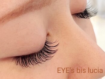 アイズビスルシア 阿倍野店(EYE's BIS Lucia)の写真/《多様なエクステ有り♪》自然な自まつ毛を残しながら、プラスの華やかさ×上品さで、今風まつ毛をGET★"