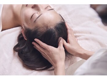 フルールドゥスリジェール(Fleurs de Cerisier)/頭皮を引き締めてリフトアップ