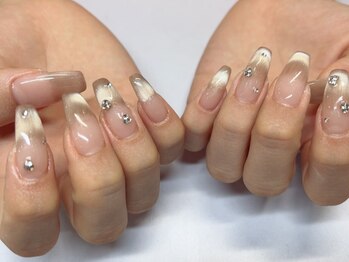 ビビ(ViVi)の写真/爪が短い方や折れてしまった方におススメ◎すらっと長く美しい指先に♪スカルプでデザインの幅も広がる☆